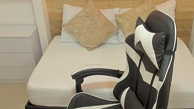 candy summer28 online show from October 28, 2025, 7:16 pm