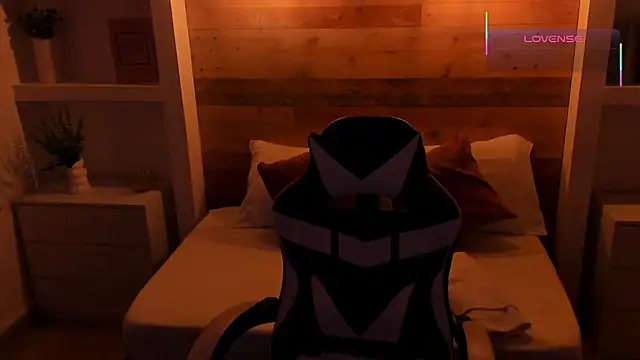 candy summer28 online show from December 1, 2025, 7:30 pm