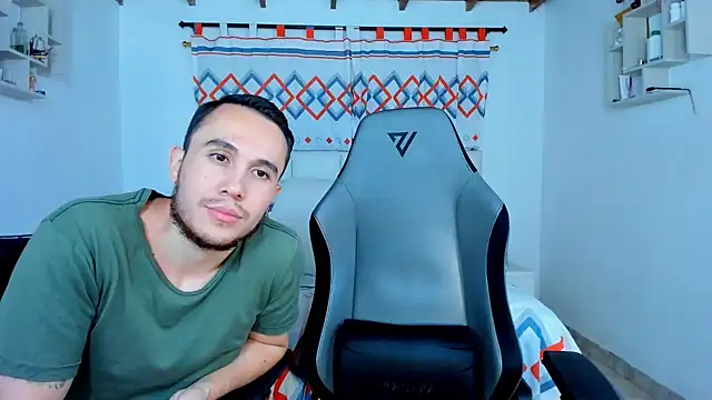 Snapshot of xxx_sweet_couple_ chatting on December 17, 2024, 4:56 am xxx sweet couple  online show from December 17, 2024, 4:56 am