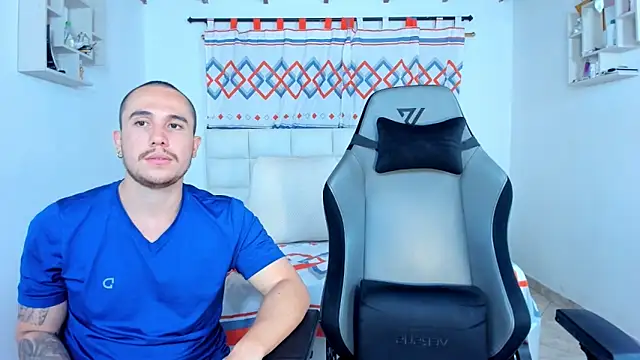 Snapshot of xxx_sweet_couple_ chatting on March 5, 2025, 5:29 am xxx sweet couple  online show from March 5, 2025, 5:29 am