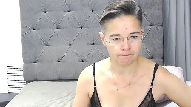 StaceyDarling online show from November 7, 2025, 6:46 am