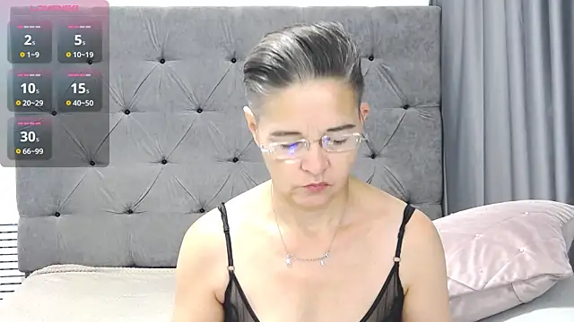 StaceyDarling online show from November 10, 2025, 5:17 am