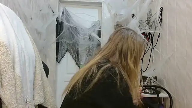 ElenaMaeer online show from October 31, 2025, 9:10 am