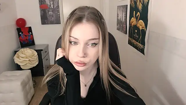 Snapshot of HeyDoraa chatting on January 30, 2025, 1:42 pm HeyDoraa online show from January 30, 2025, 1:42 pm