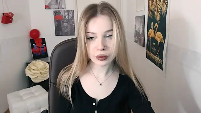 Snapshot of HeyDoraa chatting on January 31, 2025, 1:45 pm HeyDoraa online show from January 31, 2025, 1:45 pm