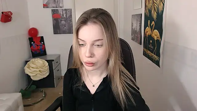 Snapshot of HeyDoraa chatting on February 1, 2025, 1:41 pm HeyDoraa online show from February 1, 2025, 1:41 pm