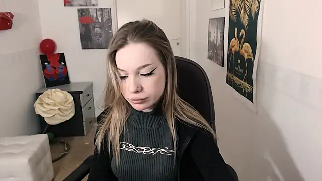 Snapshot of HeyDoraa chatting on February 6, 2025, 6:02 pm HeyDoraa online show from February 6, 2025, 6:02 pm