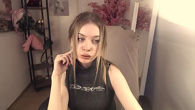 Snapshot of HeyDoraa chatting on February 13, 2025, 11:17 am HeyDoraa online show from February 13, 2025, 11:17 am