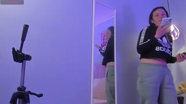 ScarletGV online show from March 29, 2026, 3:39 am