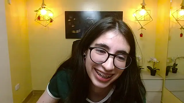 Snapshot of LenaRoses chatting on March 5, 2025, 12:38 am LenaRoses online show from March 5, 2025, 12:38 am