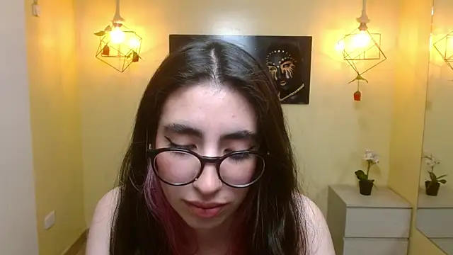 Snapshot of LenaRoses chatting on March 22, 2025, 10:37 pm LenaRoses online show from March 22, 2025, 10:37 pm