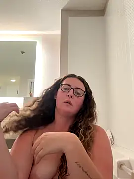 MaxxxyGirl online show from October 23, 2025, 5:51 am