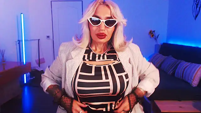 Snapshot of beauty_chl0e chatting on December 7, 2024, 8:49 pm beauty chl0e online show from December 7, 2024, 8:49 pm