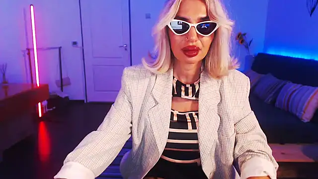 Snapshot of beauty_chl0e chatting on December 8, 2024, 3:21 am beauty chl0e online show from December 8, 2024, 3:21 am