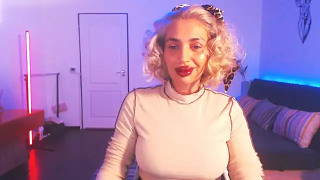 Snapshot of beauty_chl0e chatting on January 7, 2025, 8:42 pm beauty chl0e online show from January 7, 2025, 8:42 pm