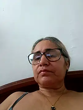 Snapshot of _candi chatting on December 17, 2025, 1:39 pm candi online show from December 17, 2025, 1:39 pm