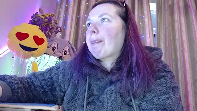 amorelara online show from April 14, 2026, 7:58 am