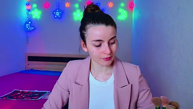 Snapshot of Miss_Arwen chatting on December 6, 2024, 3:41 am Miss Arwen online show from December 6, 2024, 3:41 am