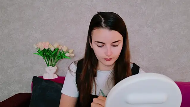 Snapshot of Miss_Arwen chatting on September 10, 2025, 5:29 am Miss Arwen online show from September 10, 2025, 5:29 am