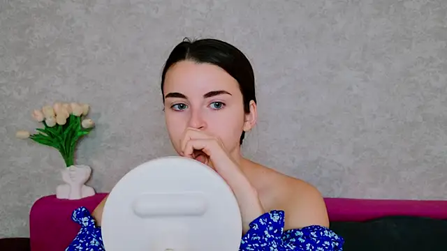 Snapshot of Miss_Arwen chatting on September 23, 2025, 3:42 am Miss Arwen online show from September 23, 2025, 3:42 am