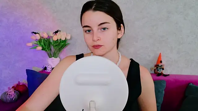 Snapshot of Miss_Arwen chatting on October 7, 2025, 5:15 am Miss Arwen online show from October 7, 2025, 5:15 am