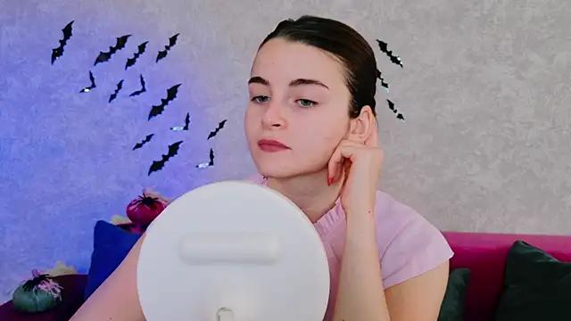 Snapshot of Miss_Arwen chatting on October 14, 2025, 3:51 am Miss Arwen online show from October 14, 2025, 3:51 am