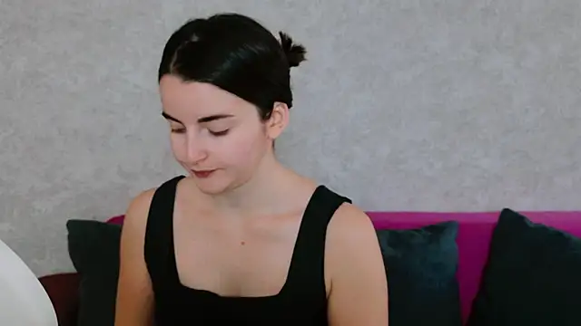 Snapshot of Miss_Arwen chatting on November 6, 2025, 4:46 am Miss Arwen online show from November 6, 2025, 4:46 am