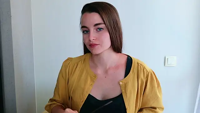 Miss Arwen online show from June 18, 2026, 9:14 am