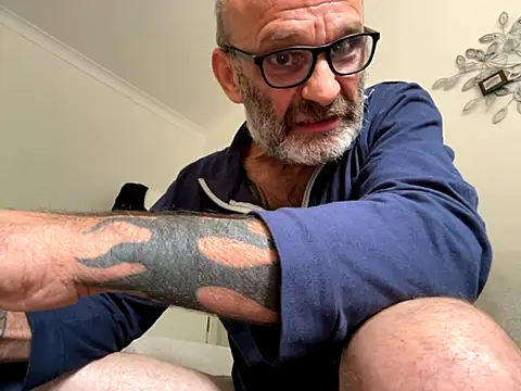 Snapshot of Shyboy817 chatting on September 16, 2025, 1:01 pm Shyboy817 online show from September 16, 2025, 1:01 pm