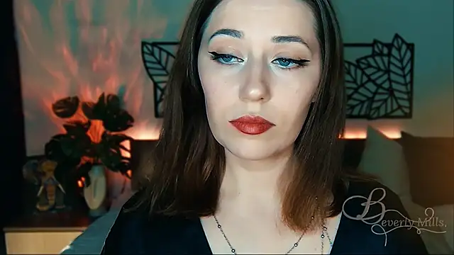 Snapshot of MissBeverlyMills chatting on January 17, 2025, 7:27 pm MissBeverlyMills online show from January 17, 2025, 7:27 pm