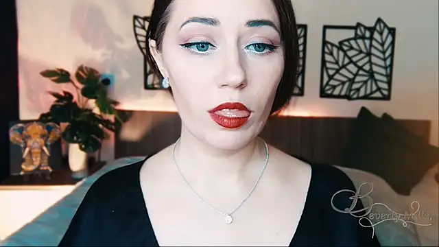 Snapshot of MissBeverlyMills chatting on February 21, 2025, 11:01 am MissBeverlyMills online show from February 21, 2025, 11:01 am