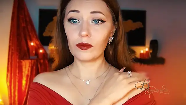 Snapshot of MissBeverlyMills chatting on October 18, 2025, 2:58 am MissBeverlyMills online show from October 18, 2025, 2:58 am