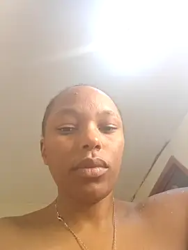 Snapshot of Missthigh chatting on October 5, 2025, 6:12 am Missthigh online show from October 5, 2025, 6:12 am