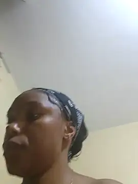 Snapshot of Missthigh chatting on April 10, 2026, 6:40 am Missthigh online show from April 10, 2026, 6:40 am