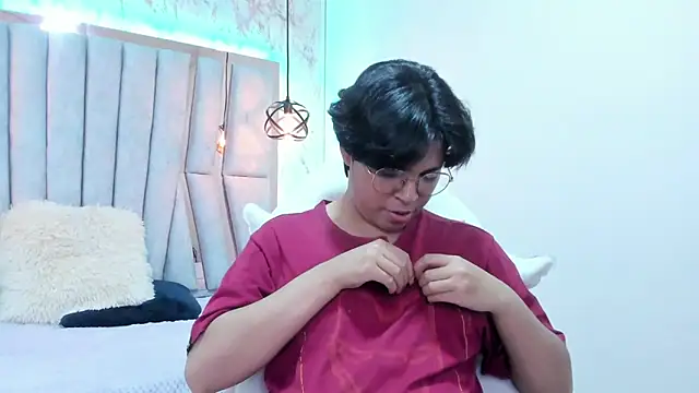 Emmapark  online show from March 5, 2025, 9:59 pm