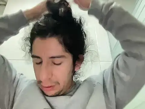 littlelatinhunter online show from December 15, 2025, 11:03 am