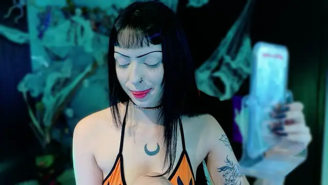 Snapshot of Madison_Jackson chatting on October 28, 2025, 10:45 pm Madison Jackson online show from October 28, 2025, 10:45 pm