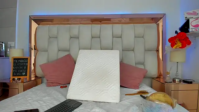 emilyparkerr01 online show from October 23, 2025, 10:08 pm