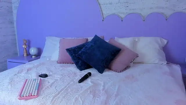 Giaa Ross online show from November 22, 2025, 7:46 pm