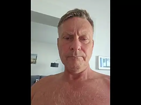 Snapshot of johnnym1 chatting on July 25, 2026, 6:33 am johnnym1 online show from July 25, 2026, 6:33 am