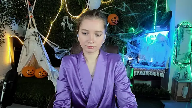MayaSinabon online show from October 21, 2025, 9:10 am