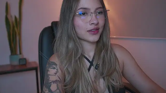 Snapshot of AyraSmith_ chatting on March 3, 2026, 12:17 am AyraSmith online show from March 3, 2026, 12:17 am