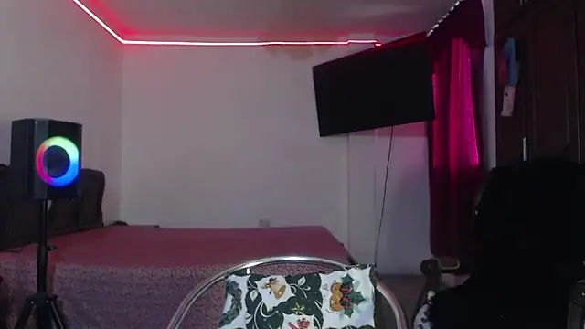 aliceesmith online show from February 4, 2026, 6:03 pm