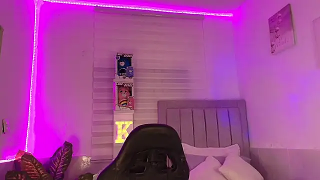 KimGeorgia  online show from October 23, 2025, 1:27 am