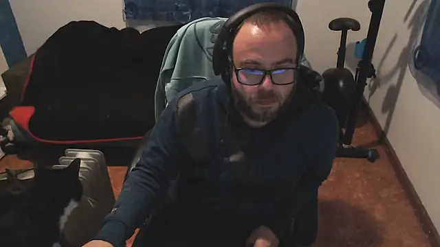 ravingr4d4 online show from February 11, 2025, 9:14 pm