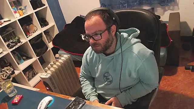 ravingr4d4 online show from February 12, 2025, 9:33 pm