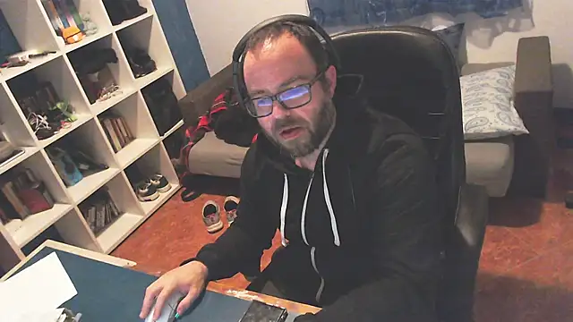 ravingr4d4 online show from February 16, 2025, 11:37 pm