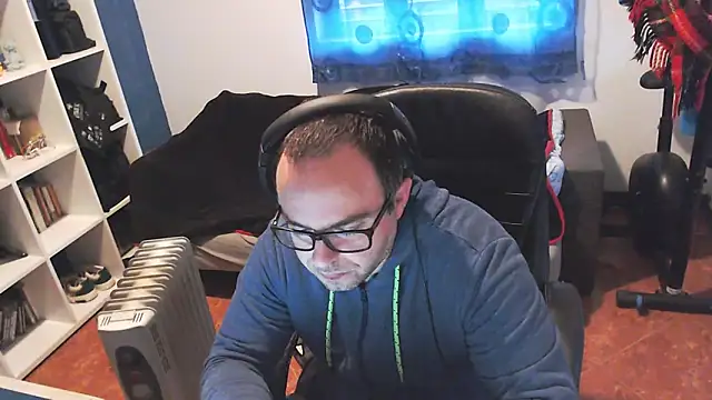 ravingr4d4 online show from February 19, 2025, 9:06 am
