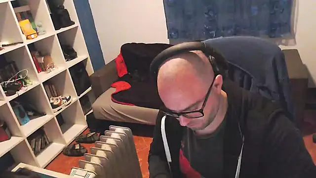 ravingr4d4 online show from February 20, 2025, 10:26 pm
