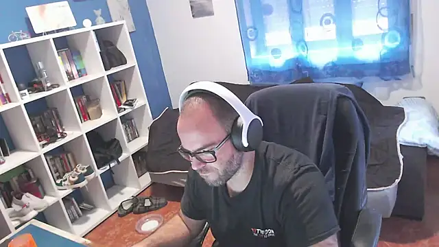 ravingr4d4 online show from November 13, 2025, 11:31 am